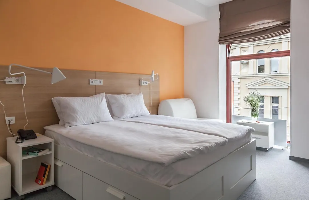 Orange Hotel-1