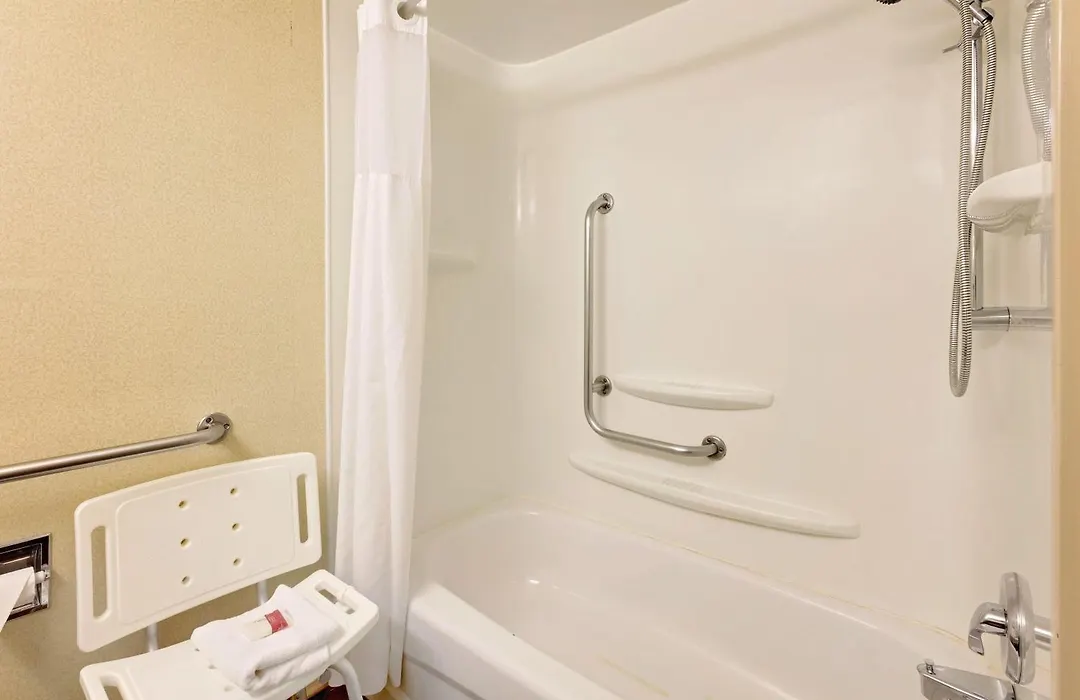 Ramada By Wyndham Pinewood Park Resort North Bay-1