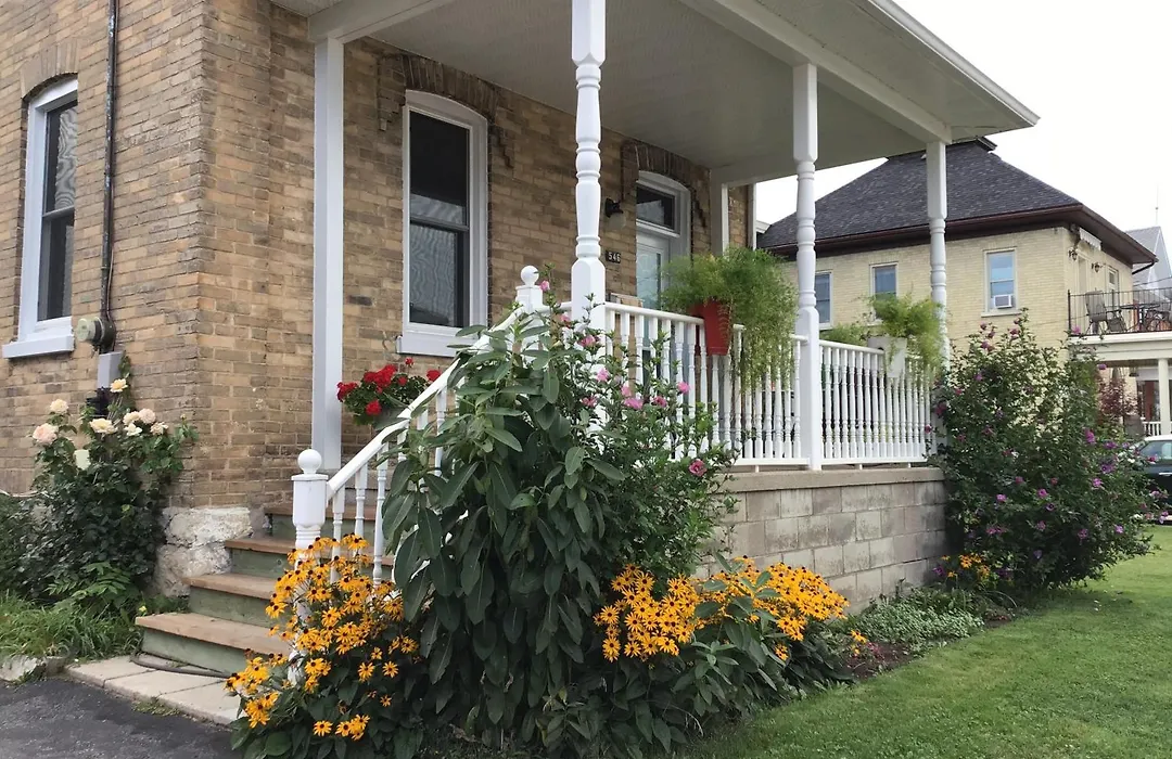 10Th Avenue Guest House & Suites-1