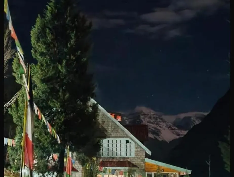 Gemoor Khar- Manor House-1