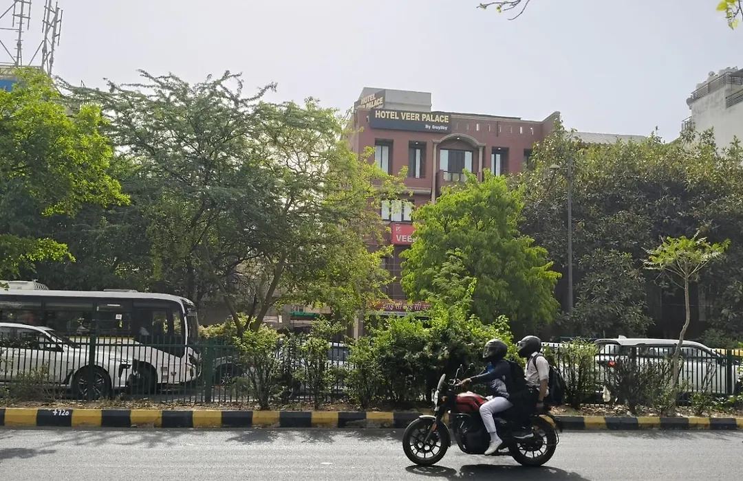 Hotel Veer Palace By Greysky Near Aiims Delhi-1