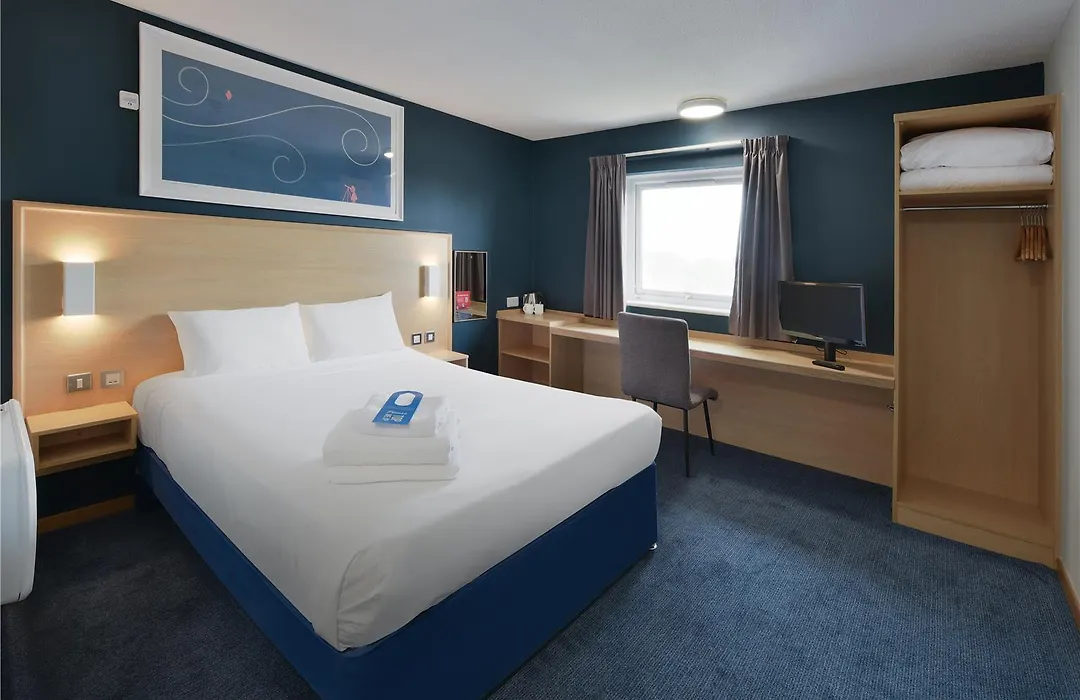 Travelodge Cheltenham-1
