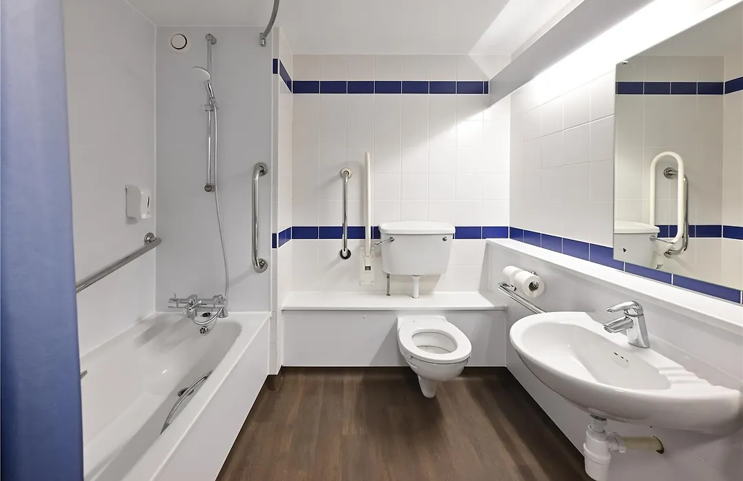 Travelodge Cirencester-1
