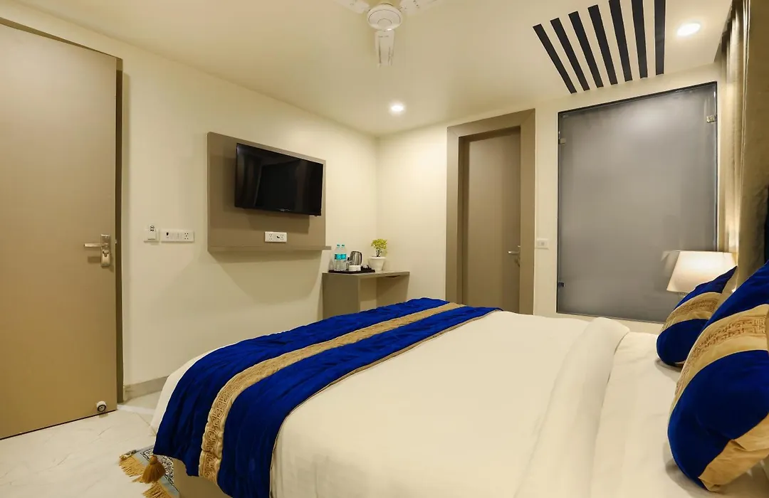 Hotel White & Blue Delhi Airport-1