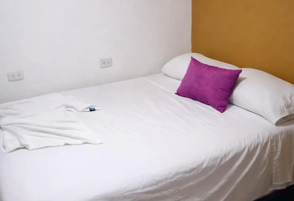 Seven Nights Hostel Cartagena-1
