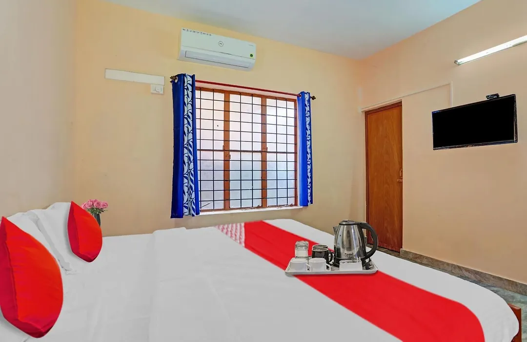 Hotel O North Park Tourist Home-1