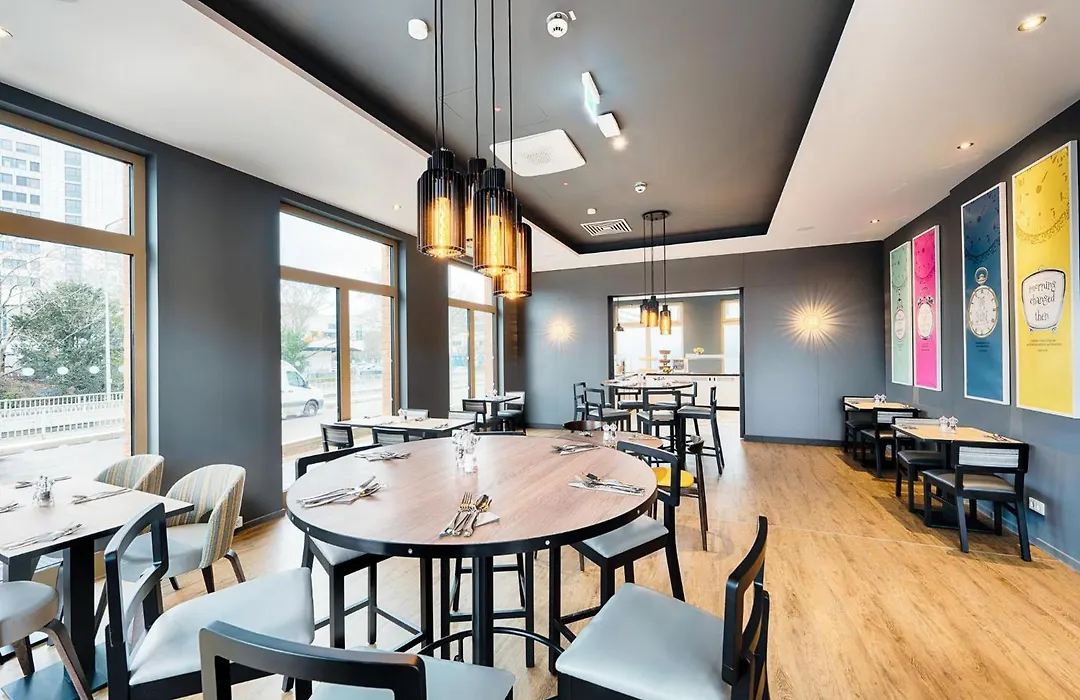 Premier Inn Wiesbaden City Centre-1