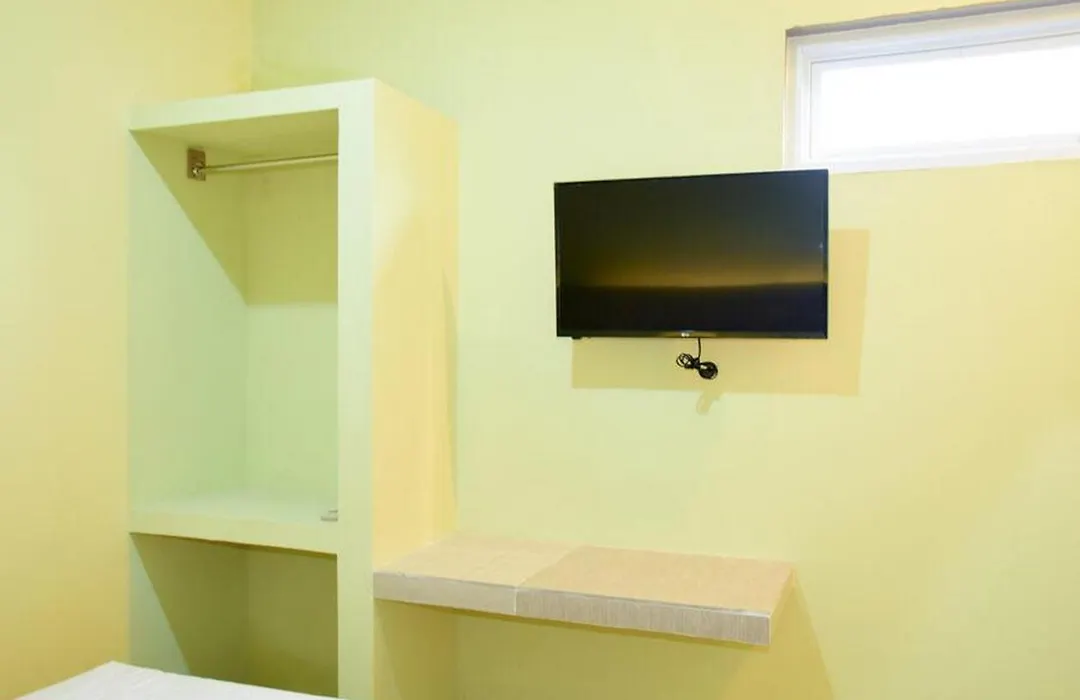 RedDoorz near Mangga Dua Square-1