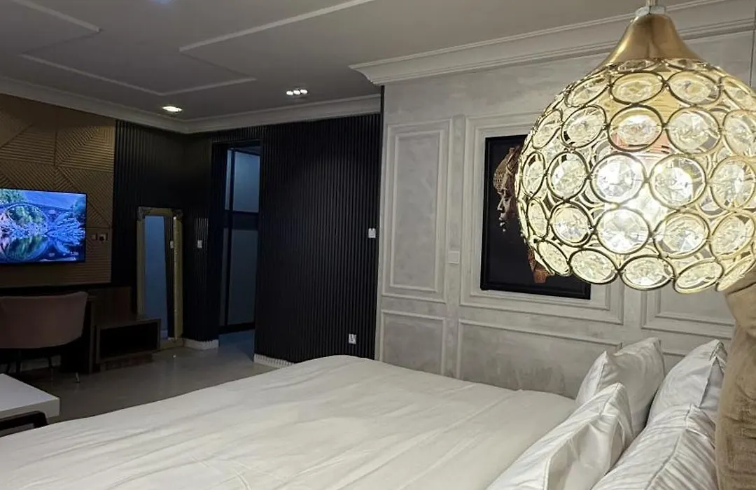 Tatafish Hotels Premium Rooms & Complimentary Meals-1