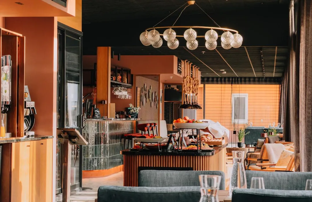 Henningsvaer Bryggehotell - By Classic Norway Hotels-1