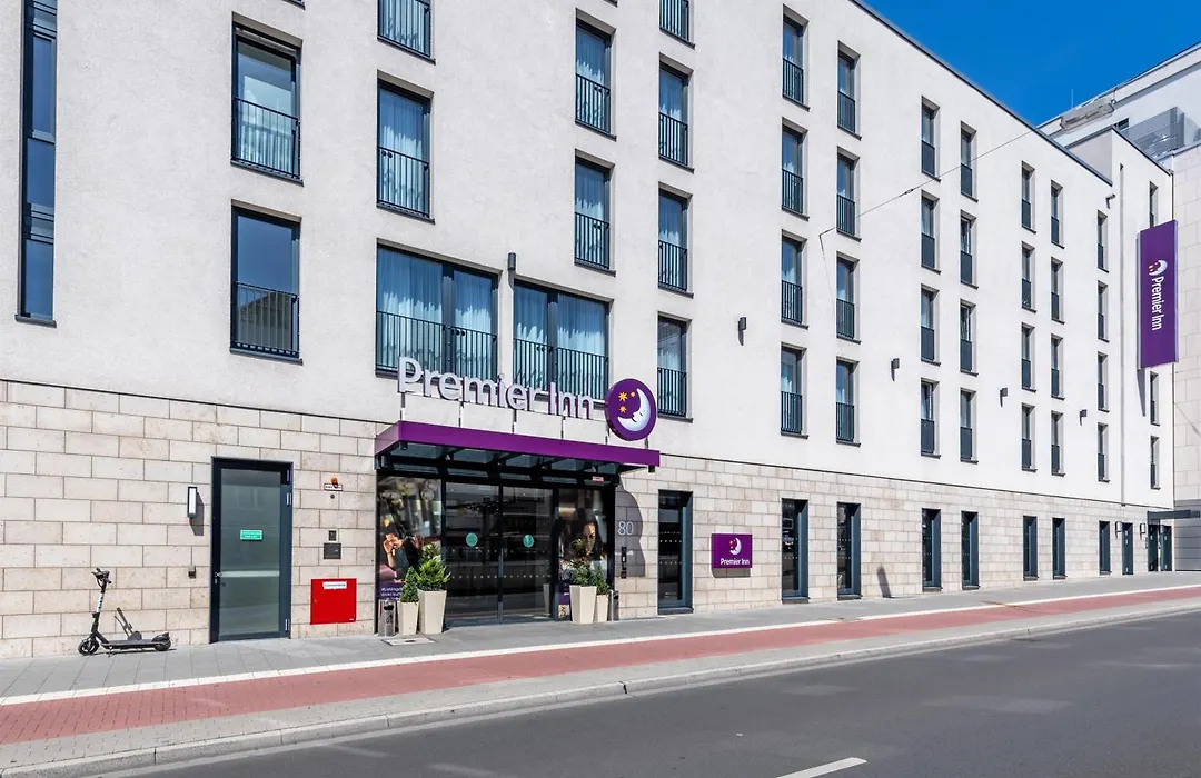 Premier Inn Duesseldorf City Centre-1