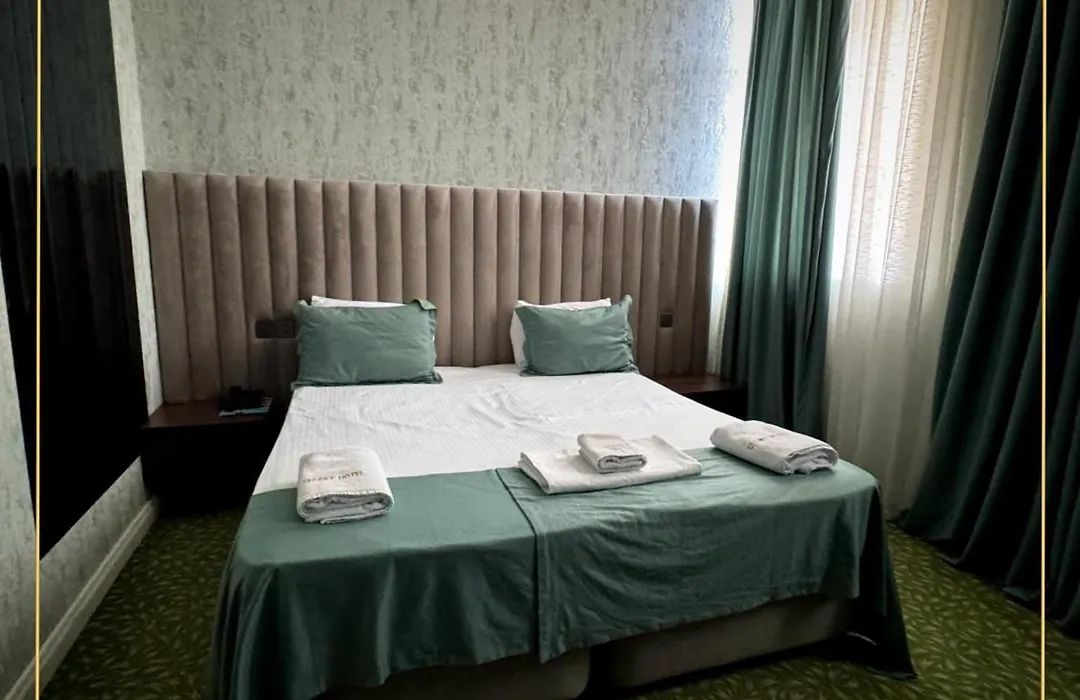 Secret Hotel-1