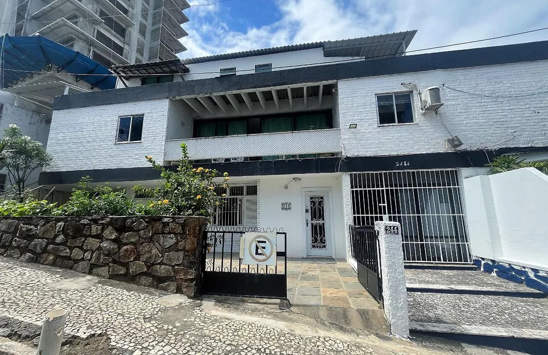 Quarto com varanda privada a 160 metros da Praia do Farol da barra lll-1