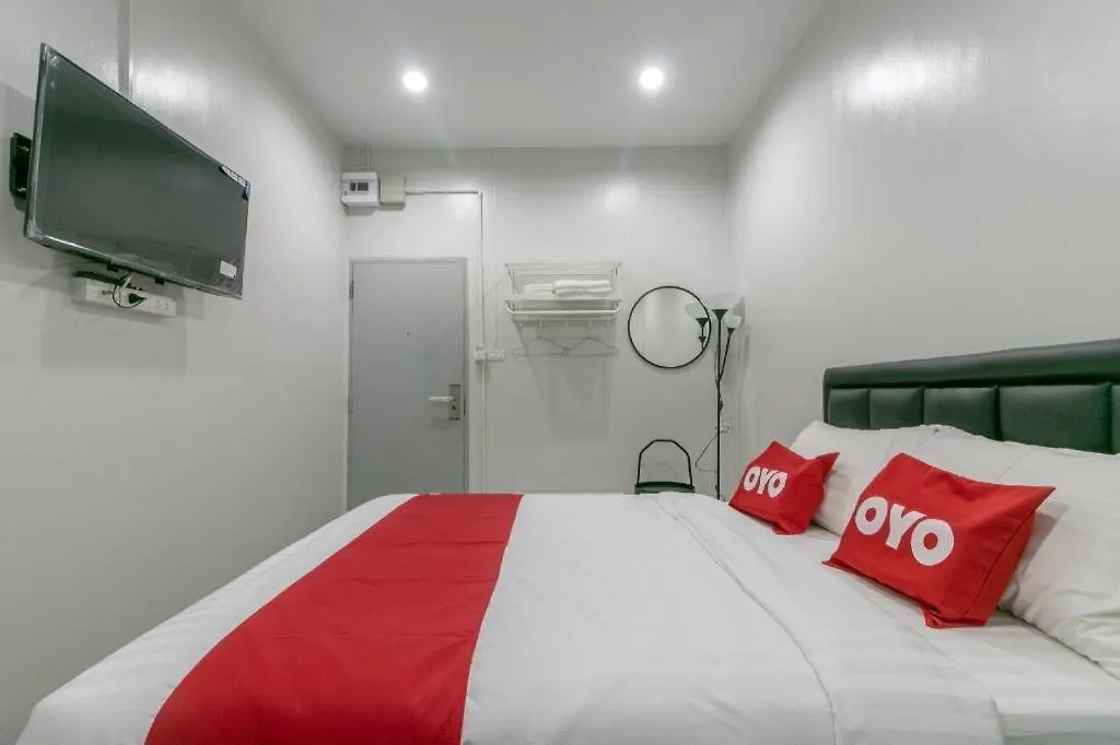 Oyo 818 Suksomboon Residence-1