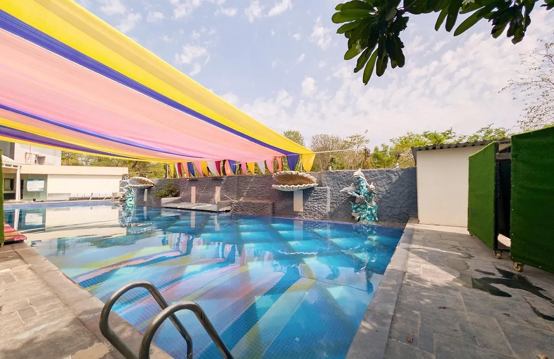 Solaris Hotel And Club-1