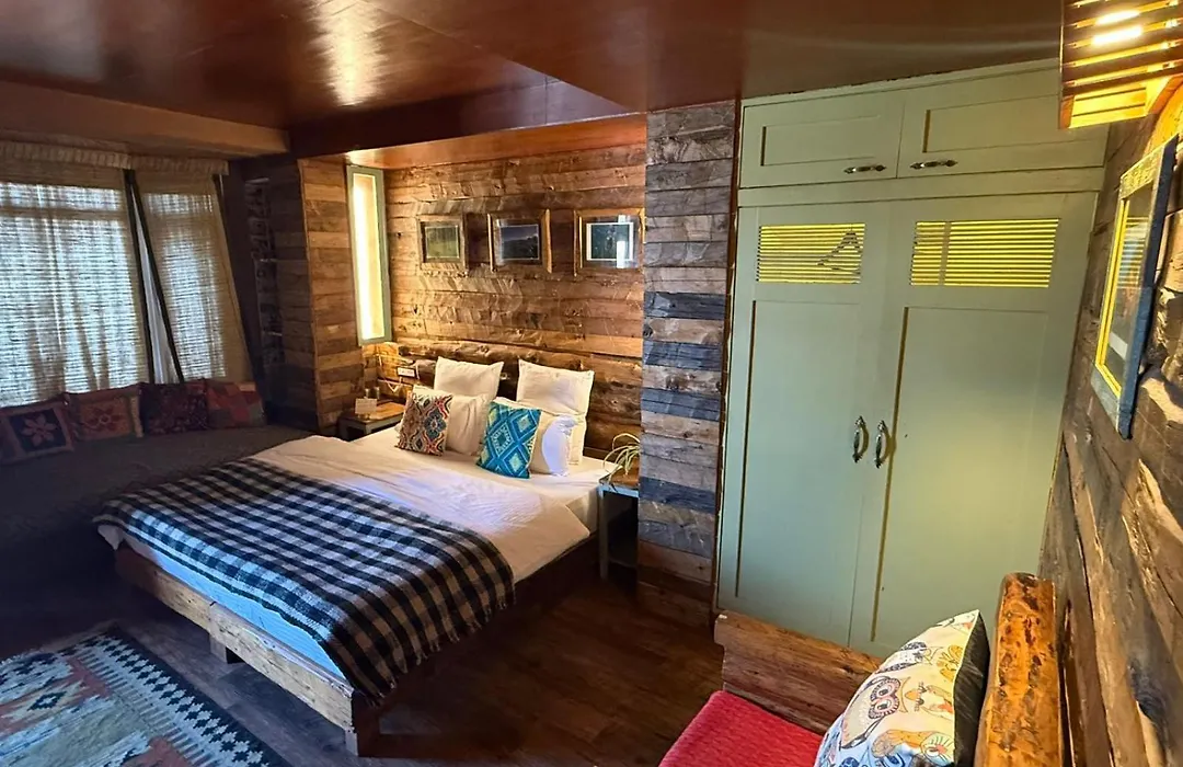 Meenabagh Villa Rooms & Cafe-1