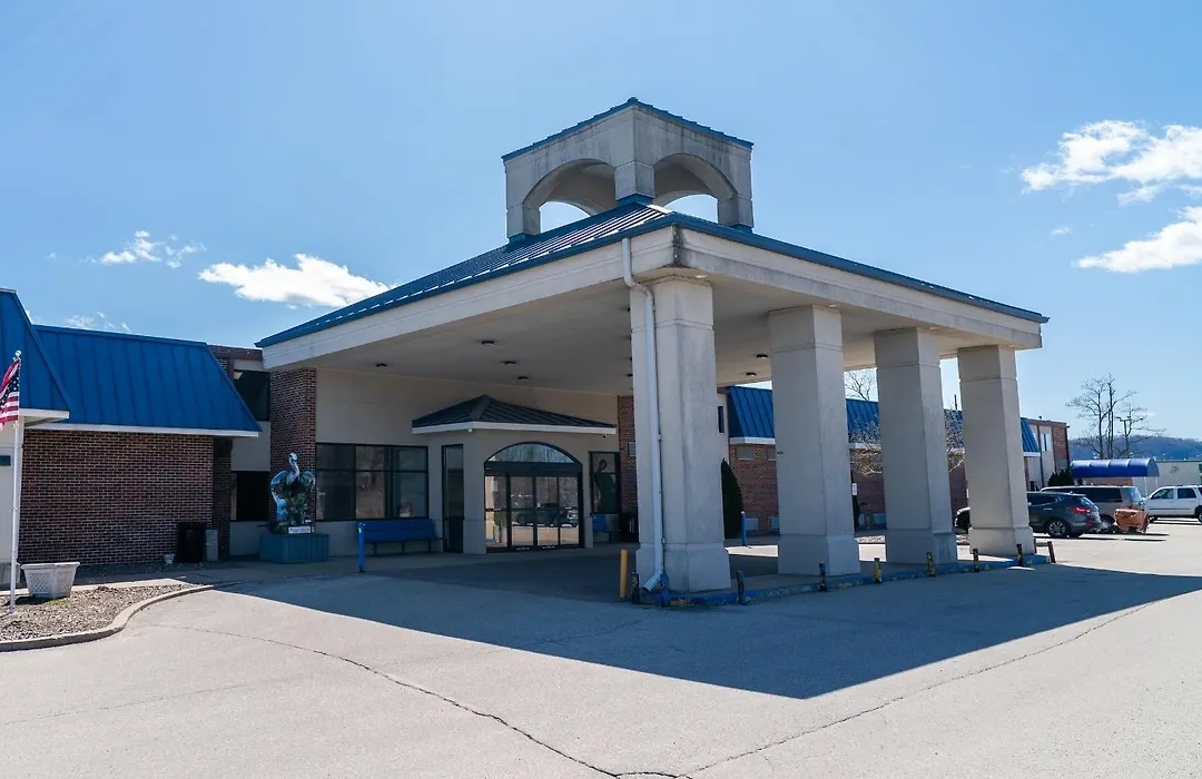 Coratel Inn And Suites By Jasper Lacrosse-1