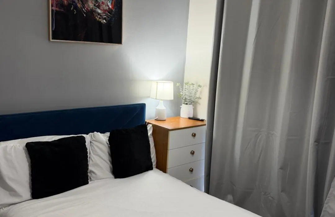 Comfortable Rooms Near Basildon Town Centre-1