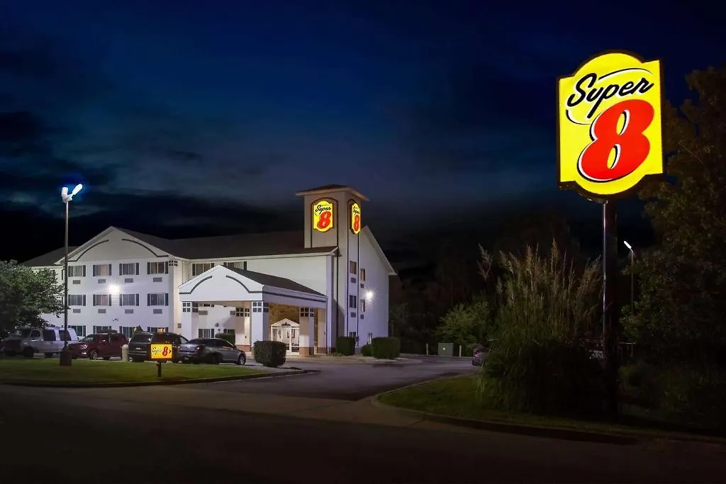 Super 8 By Wyndham Montreal-1