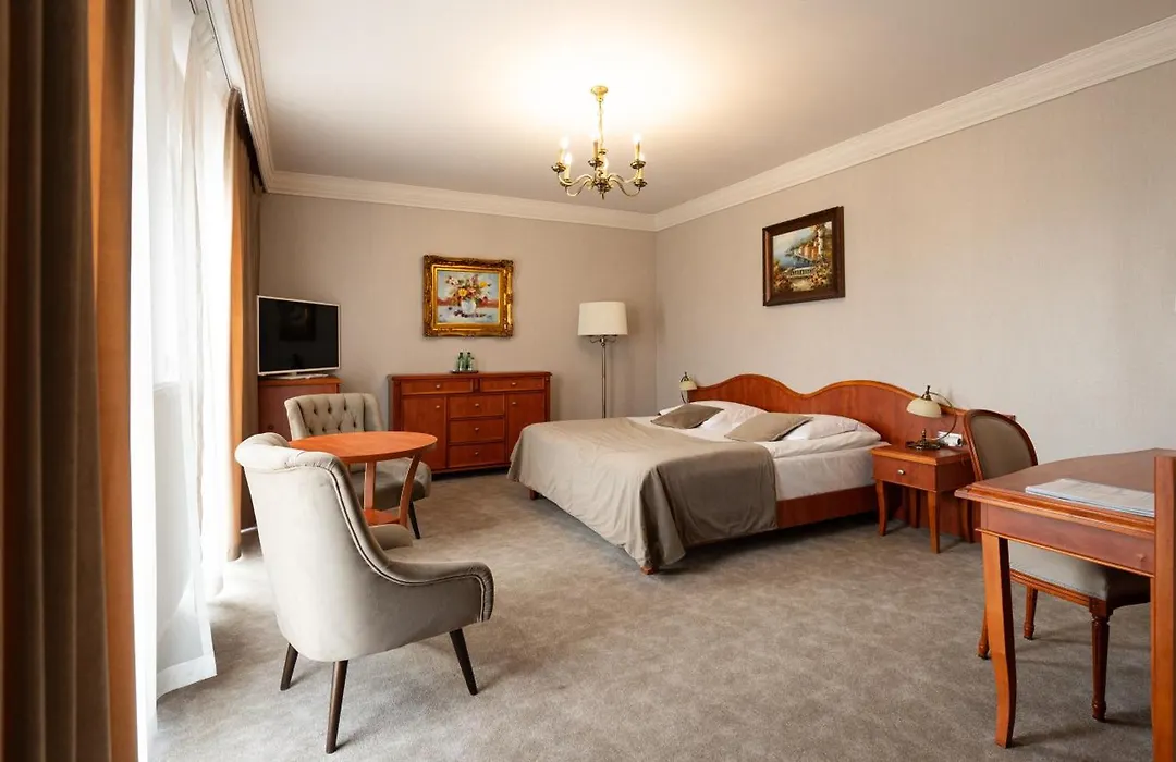 Bialy Dom Henlex Hotel Restauracja-1