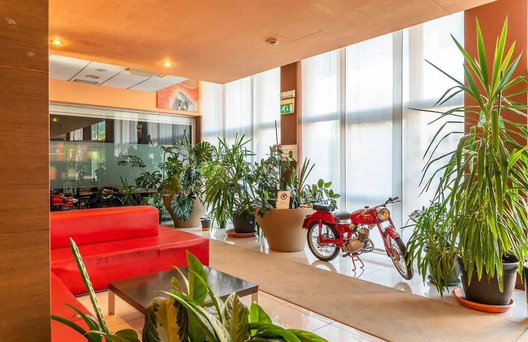 Hotel Capital-1