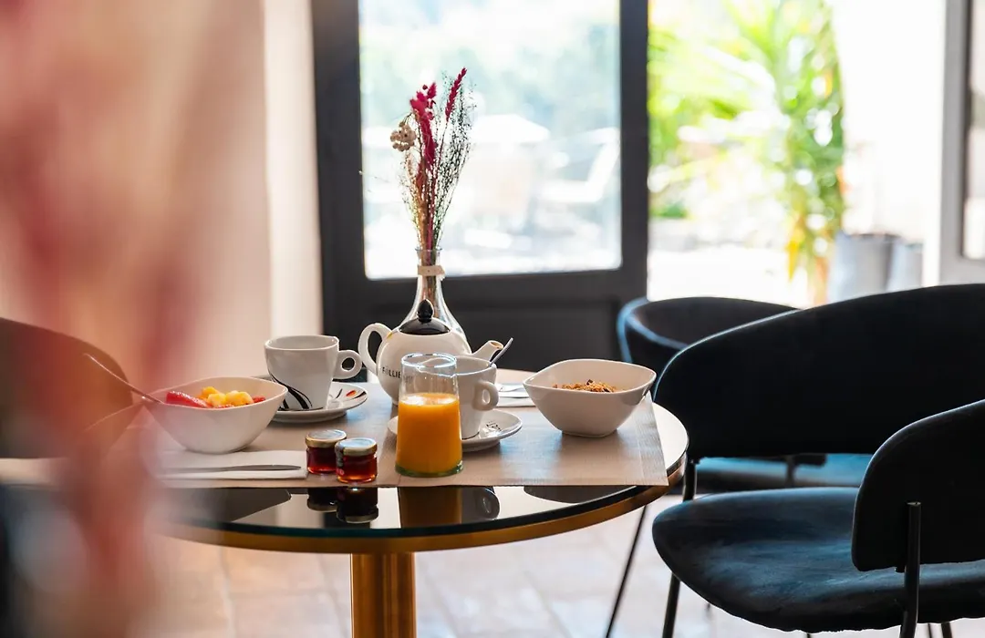 Hôtel Paradis-1