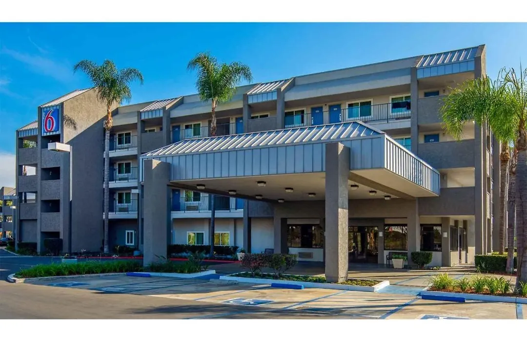 Motel 6-Anaheim, Ca - Maingate-1