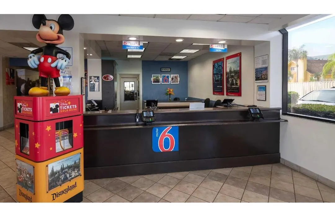 Motel 6-Anaheim, Ca - Maingate-1