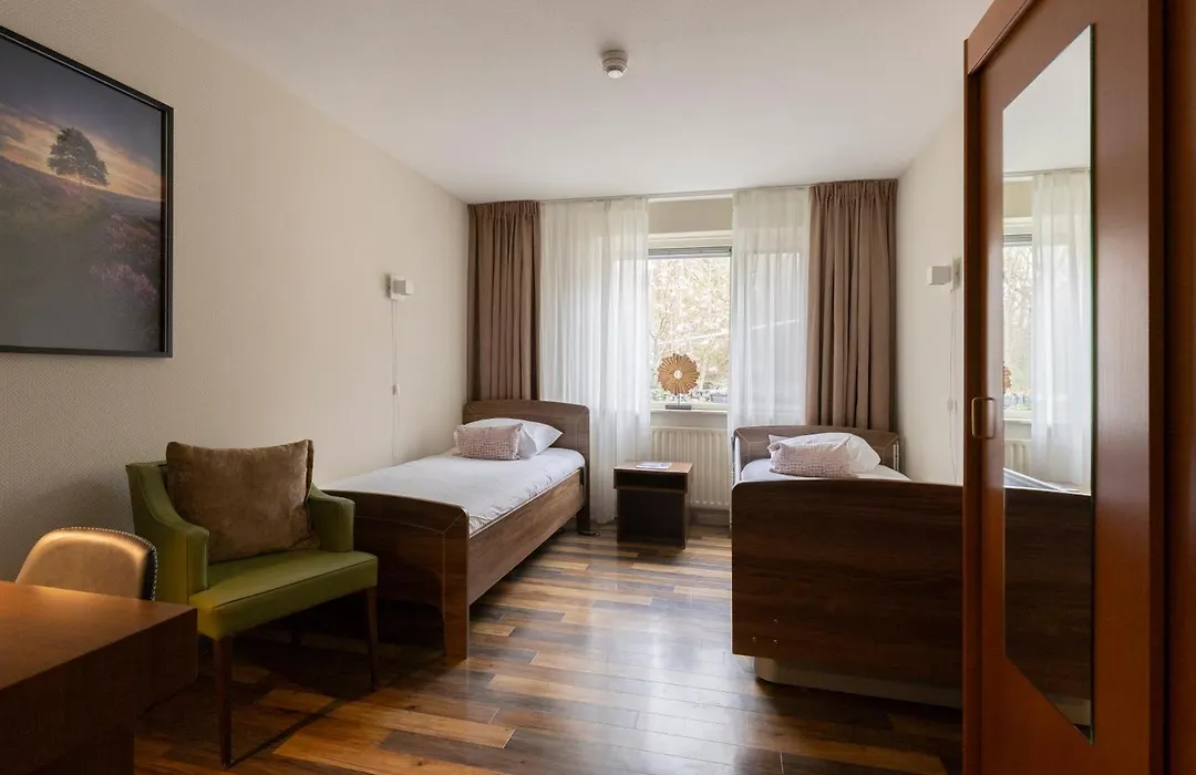 50|50 Hotel Belmont-1