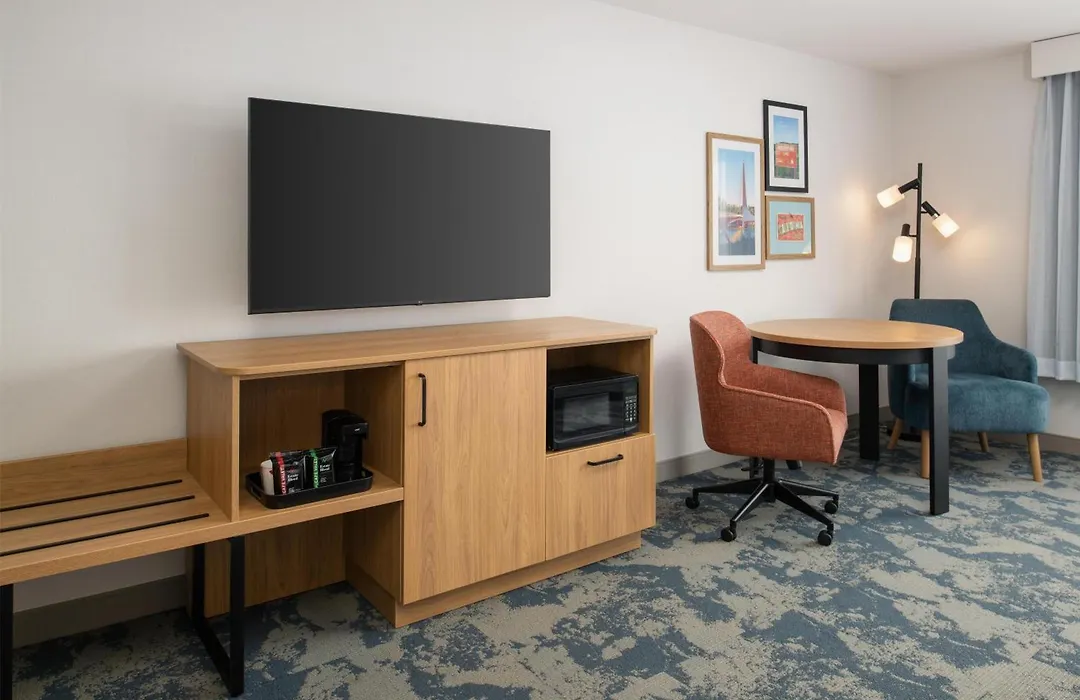 Hampton Inn & Suites Redding-1