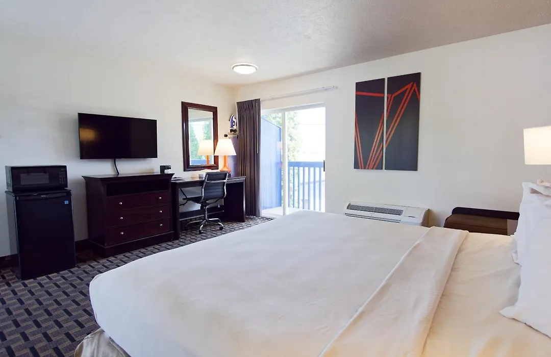Silverstone Inn North Spokane-1