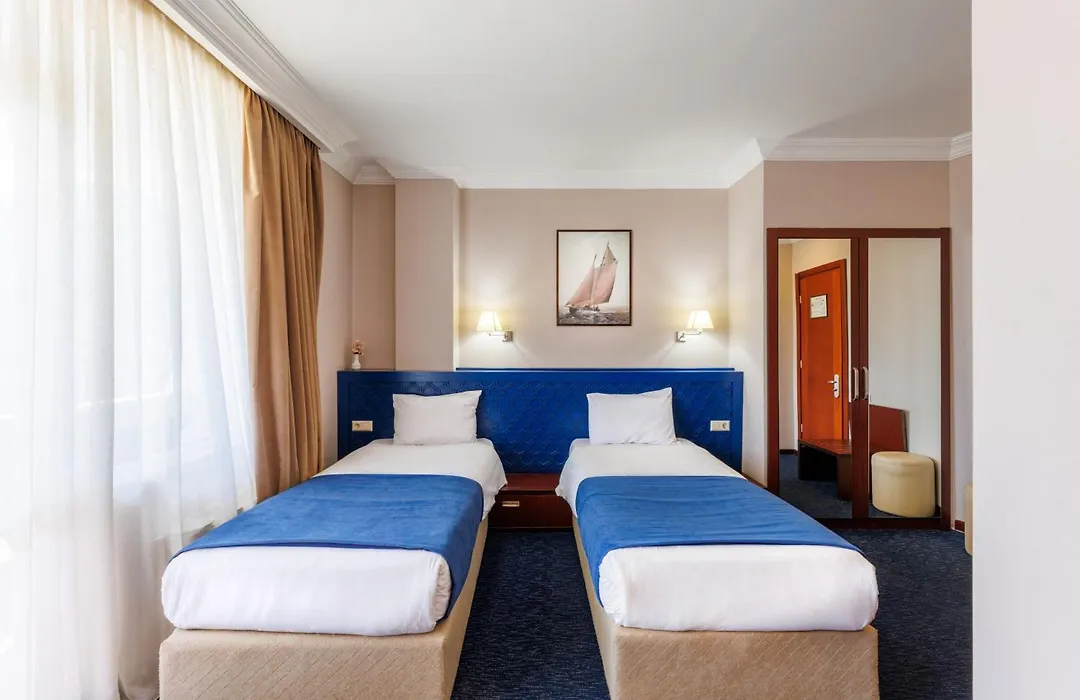 Cruise Hotel-1
