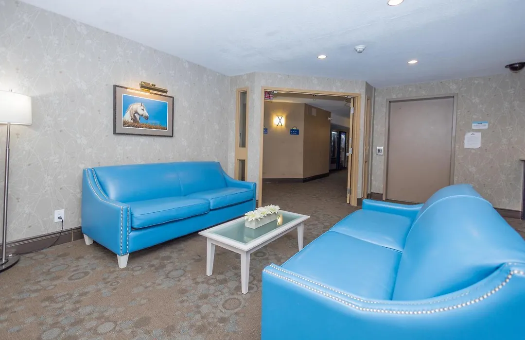 Days Inn & Suites By Wyndham Brandon-1