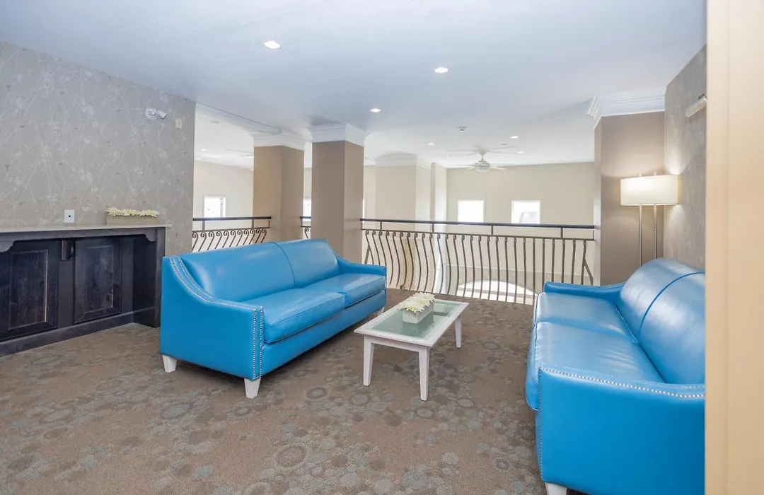 Days Inn & Suites By Wyndham Brandon-1