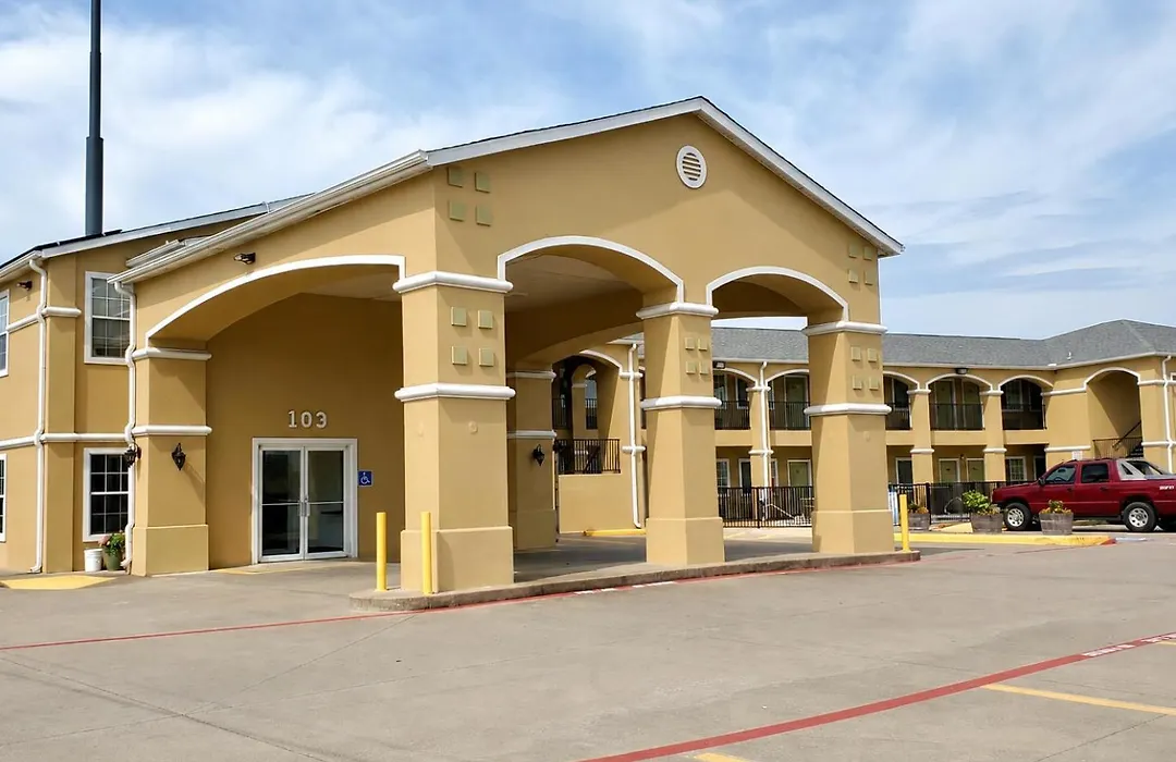 Scottish Inns & Suites Forney-1