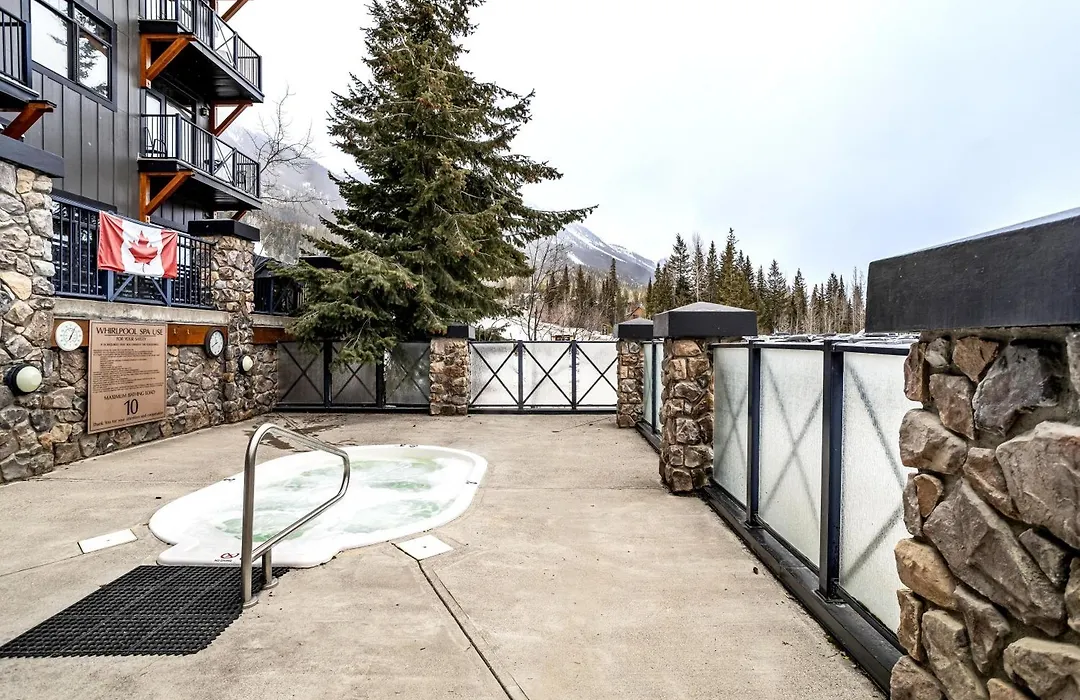 Glacier & Mountaineer Lodge-1