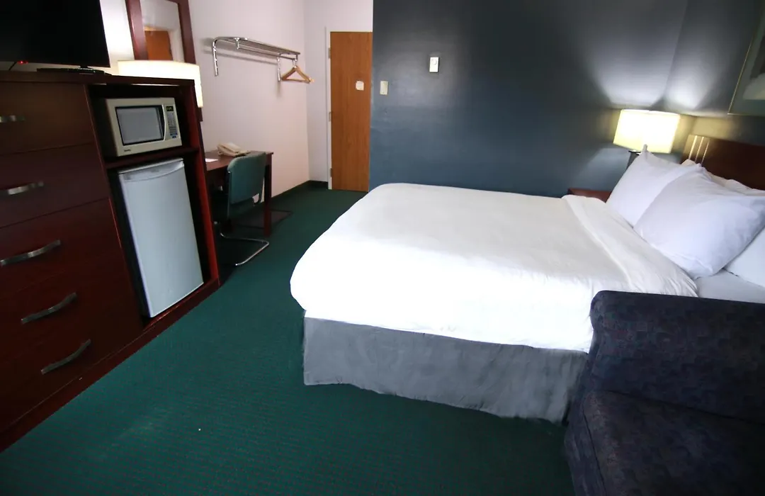 Colonial Inn-1
