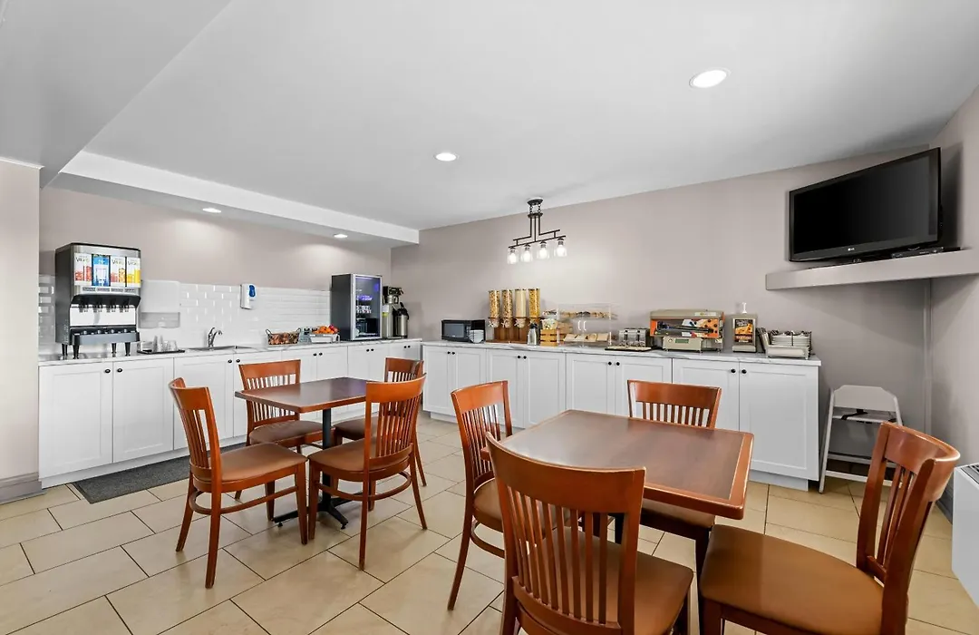 Travelodge Suites By Wyndham Regina - Eastgate Bay-1