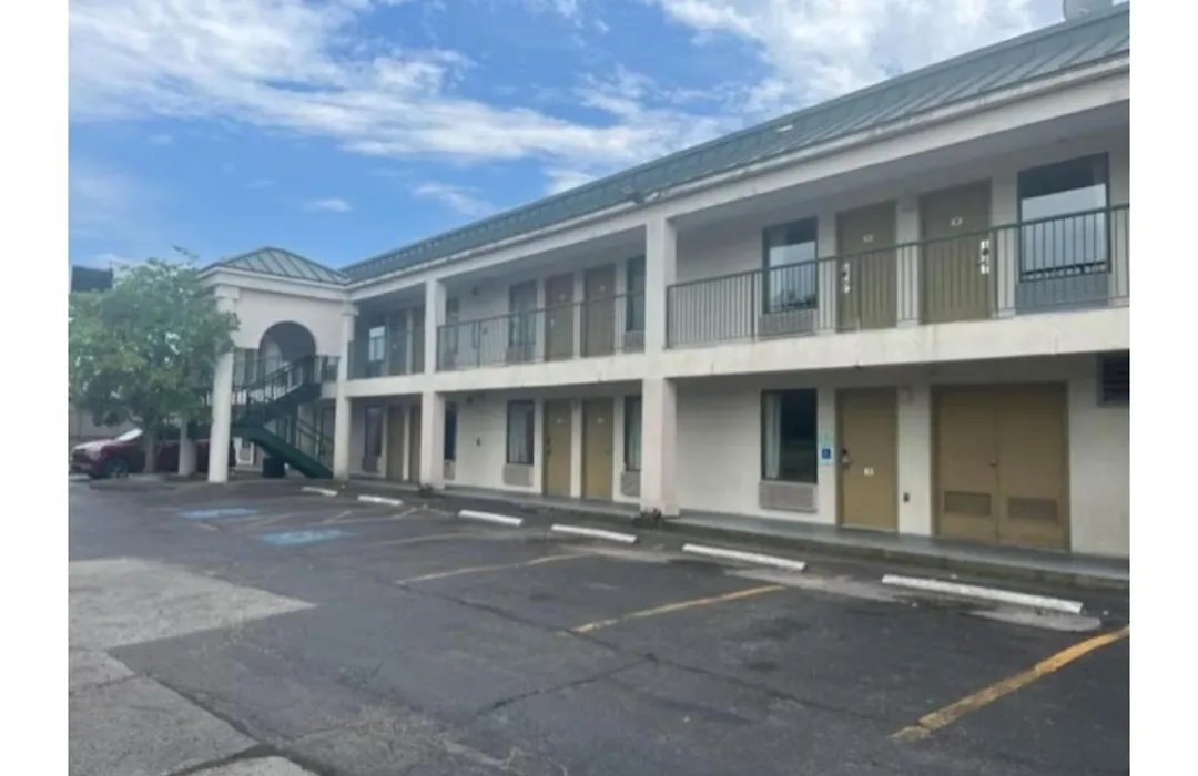 Studio 6 Suites Louisville Ky Airport/Expo Center-1
