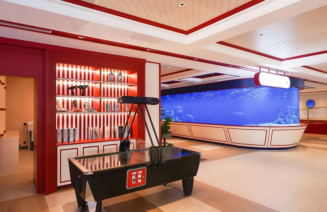 The Cruise Hotel-1