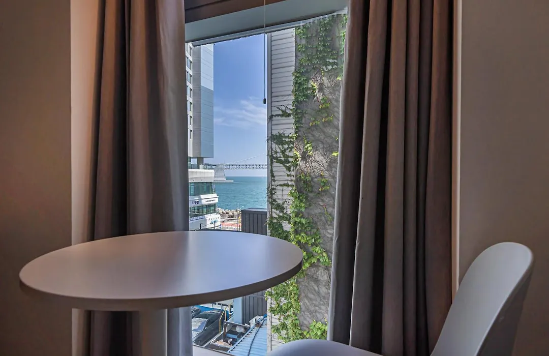 Gray 193 Hotel-1