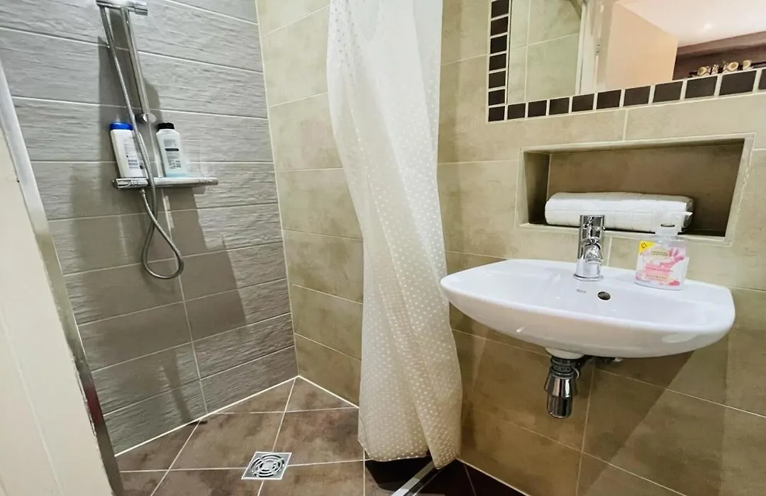 Eurostar Budget Rooms-1