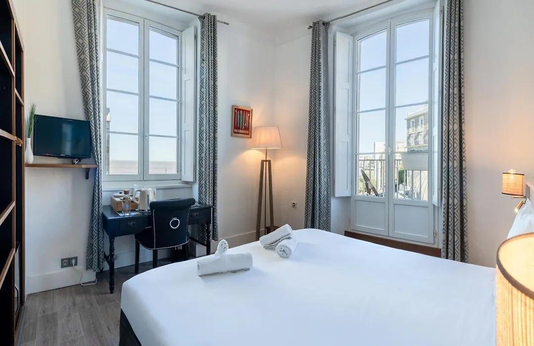 Hotel Restaurant de l'Océan - Coeur de ville, proche Grande Plage et Port Vieux-1