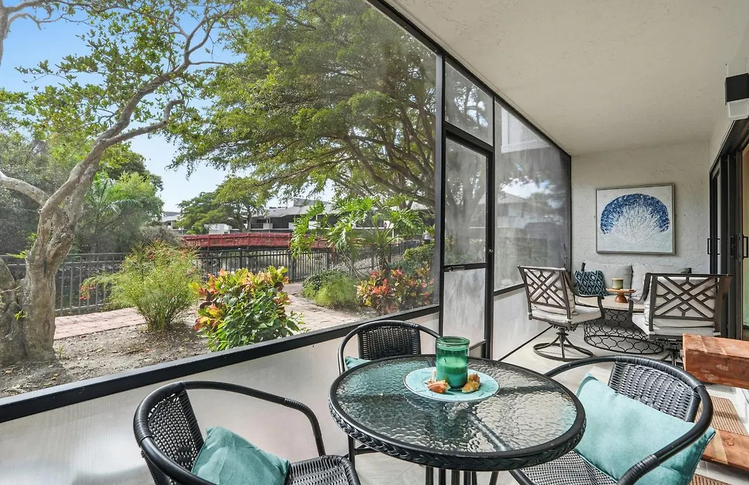 Park Shore Resort By Mike Z Rentals (Adults Only)-1