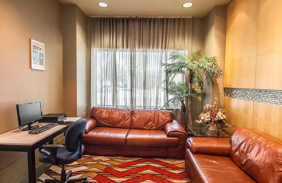Comfort Hotel Vancouver Airport-1
