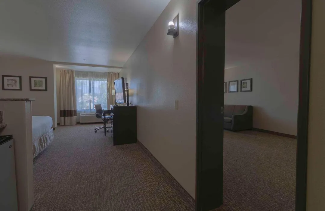 Comfort Inn & Suites San Bernardino-1