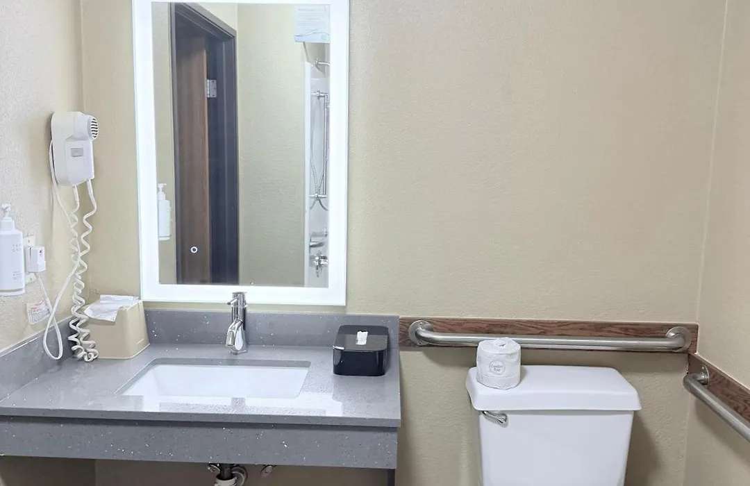 Super 8 By Wyndham Fond Du Lac-1