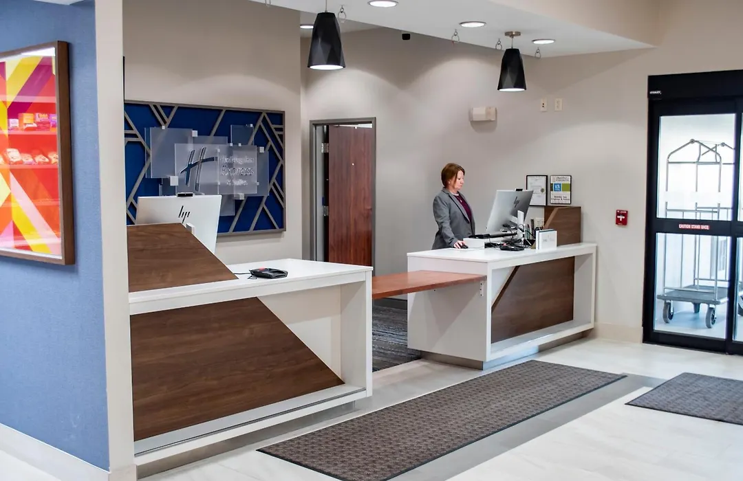 Holiday Inn Express & Suites - Mason City By Ihg-1
