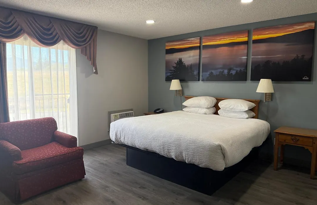 Days Inn By Wyndham Medford-1