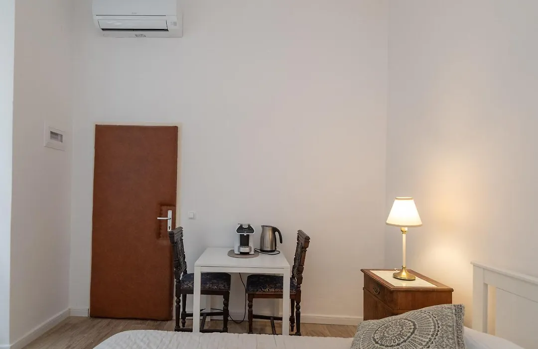 Apartment And Rooms Stay-1